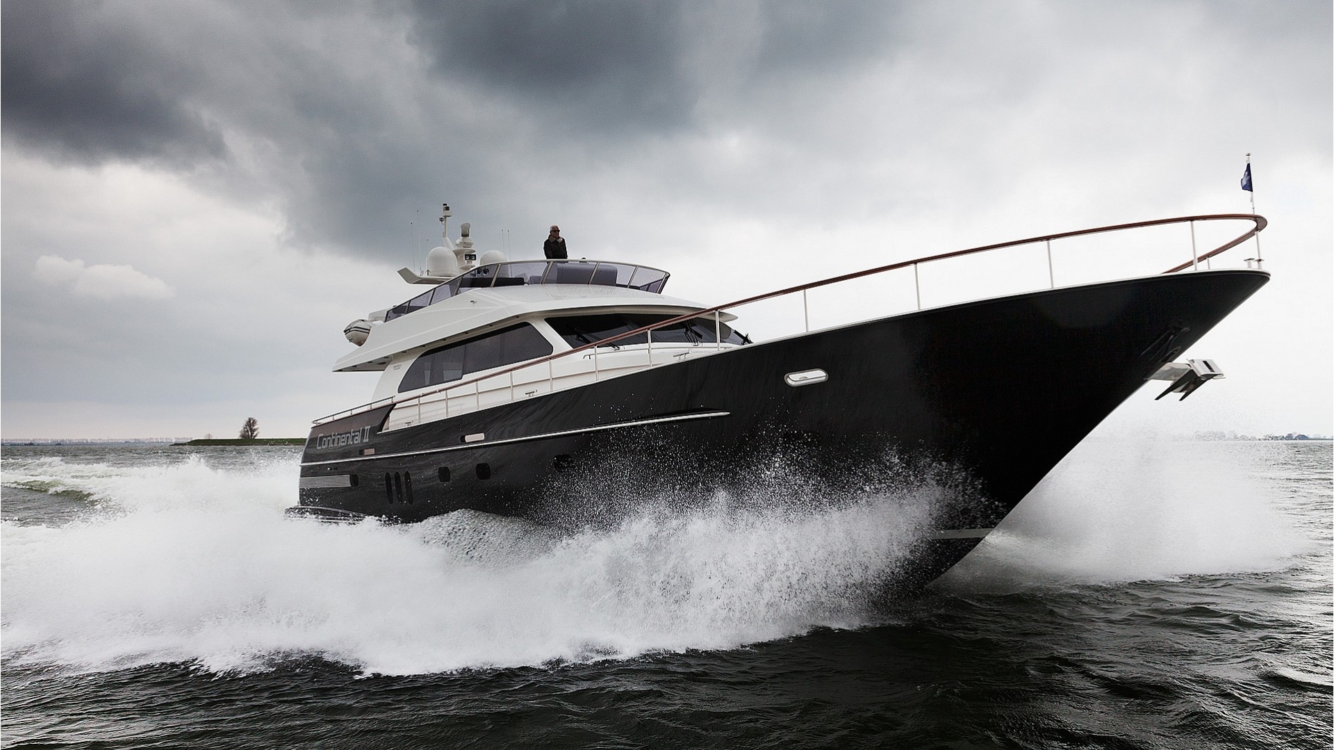 Van der Valk Continental II M.Y ALISA