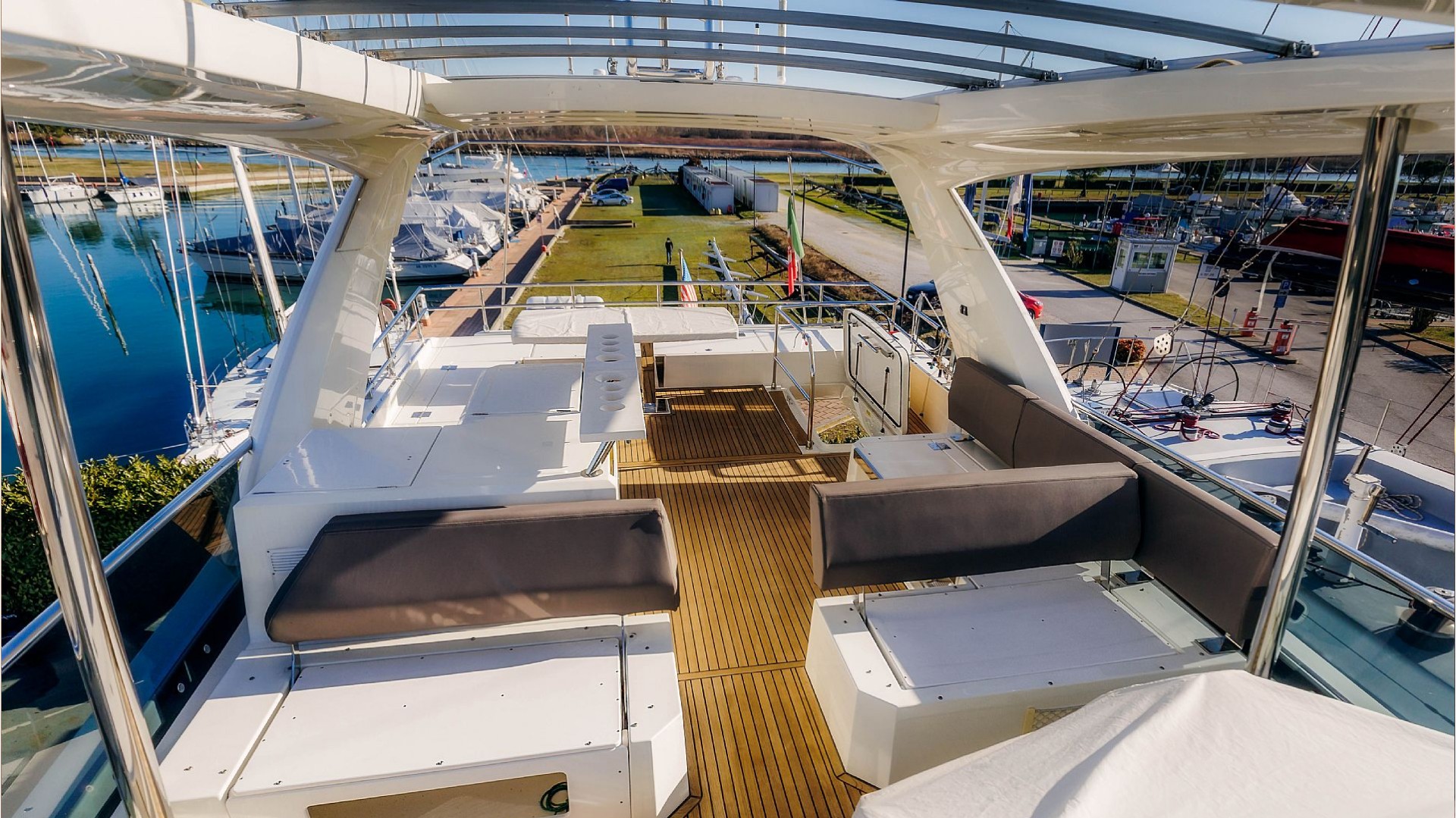 PRESTIGE 680 FLYBRIDGE