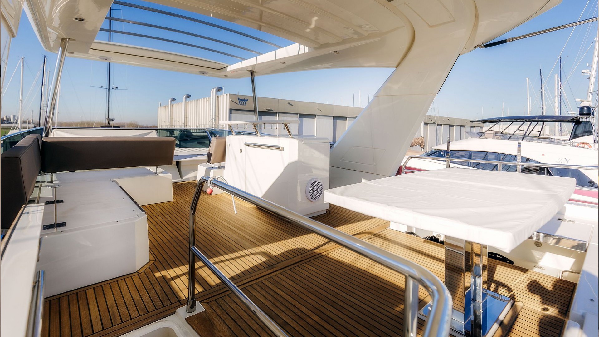 PRESTIGE 680 FLYBRIDGE