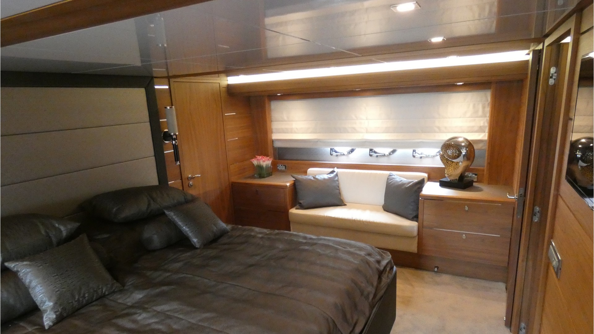 Van der Valk Continental II M.Y ALISA